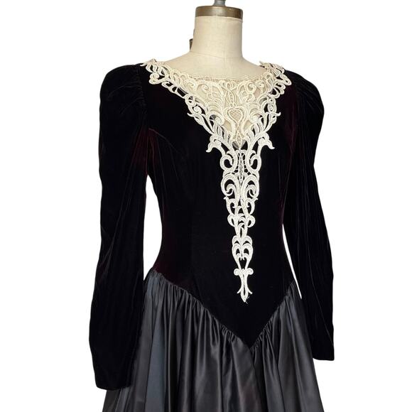 Gothic Velvet Dress Medium Lace Puff Sleeve Satin Edwardian Royal Vamp 80's - Picture 8 of 11